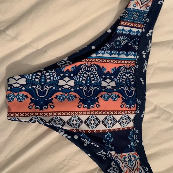 Patterned bikini - Picture 2 of 5